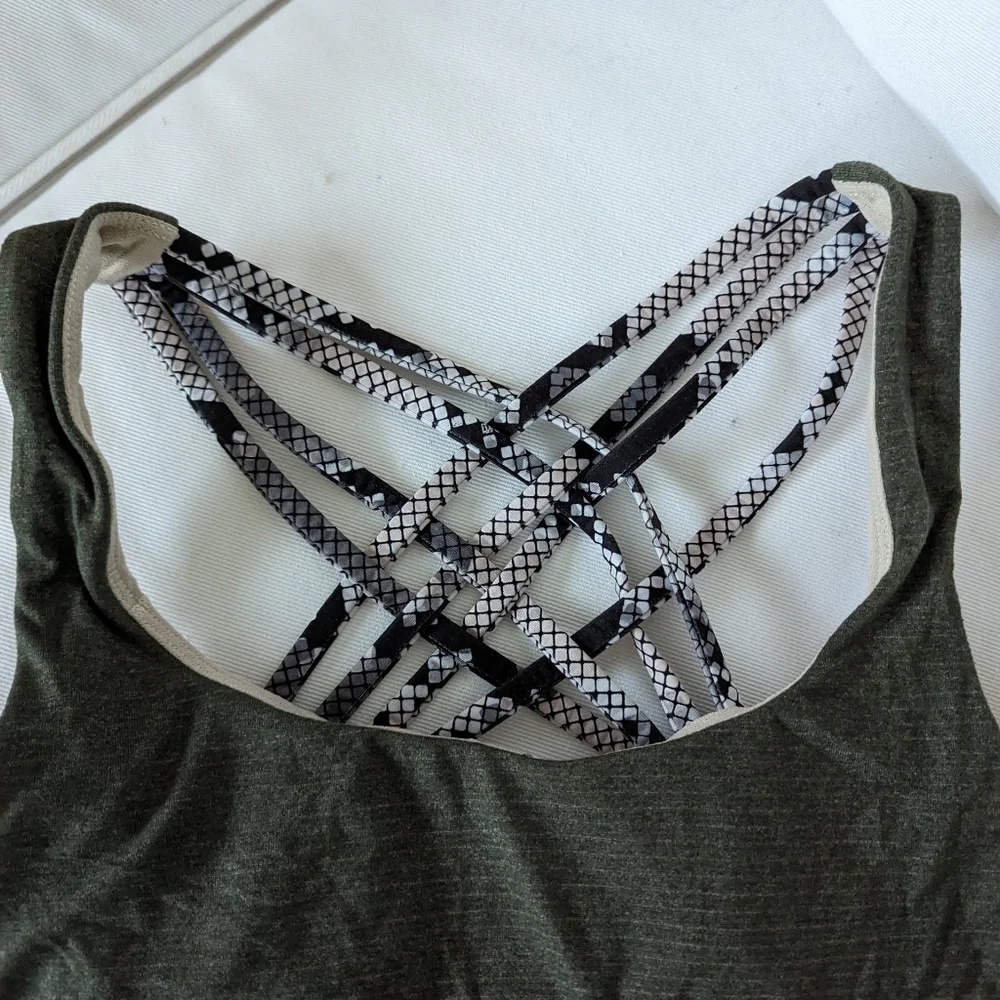 Lululemon Top EUC like NEW - Picture 2 of 4
